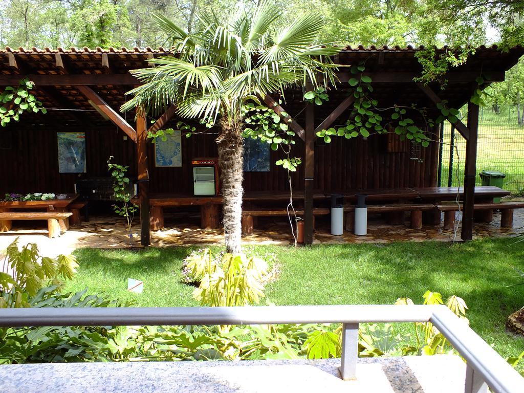 Aqua Family Apartments Karigador Oda fotoğraf