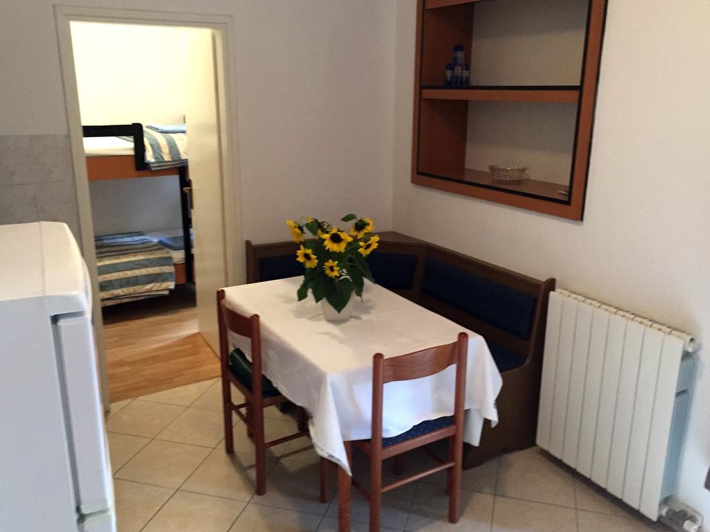 Aqua Family Apartments Karigador Dış mekan fotoğraf