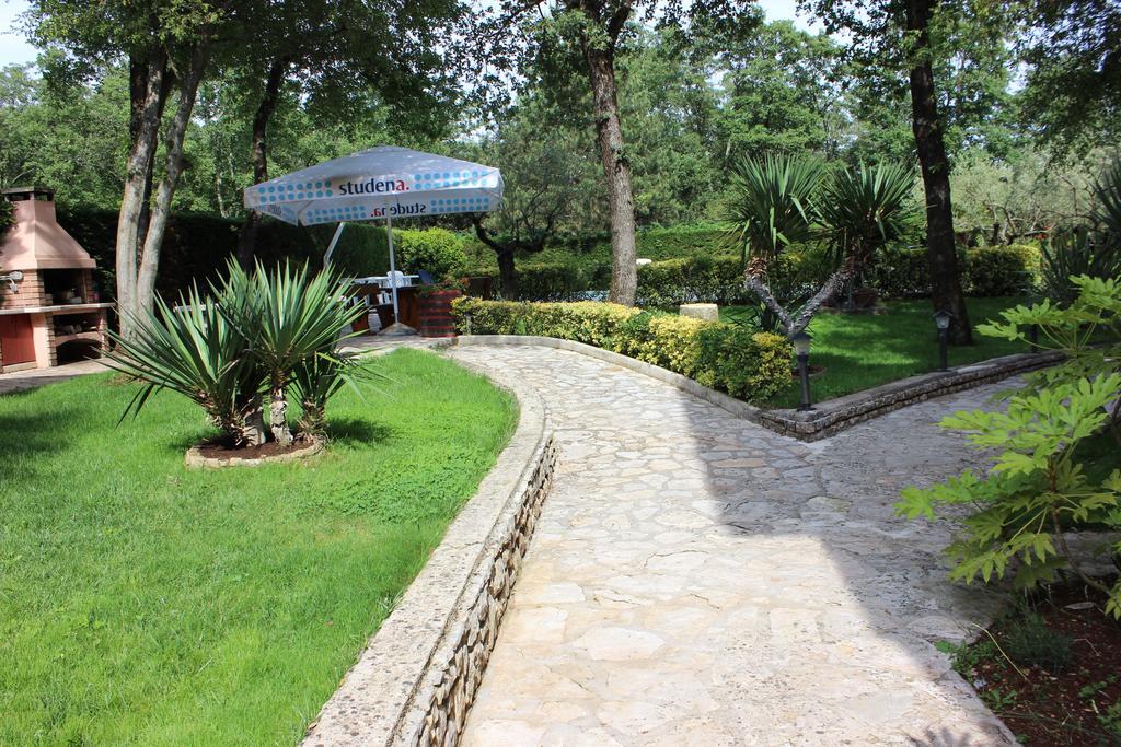 Aqua Family Apartments Karigador Dış mekan fotoğraf