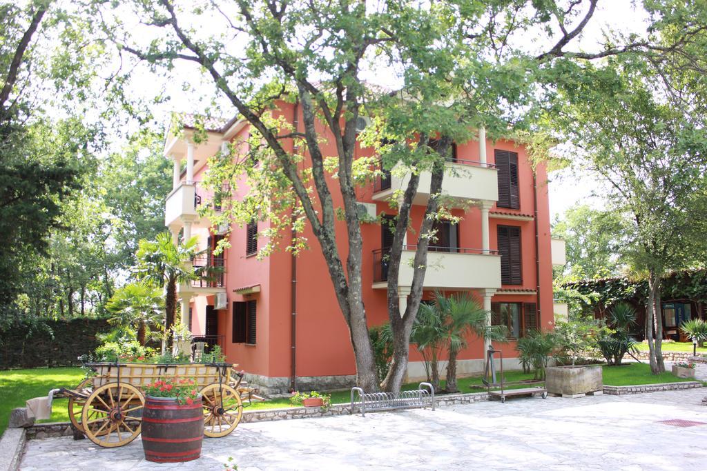 Aqua Family Apartments Karigador Dış mekan fotoğraf